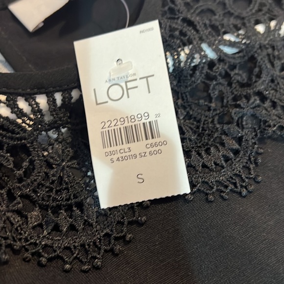 NWT Ann Taylor Loft Black Short Sleeve Blouse With Ruffle & Lace Detailing - Picture 7 of 7